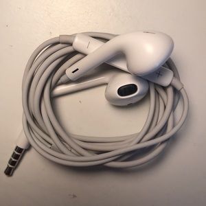 Apple EarPods. USED. HAVE BEEN THOROUGHLY CLEANED!